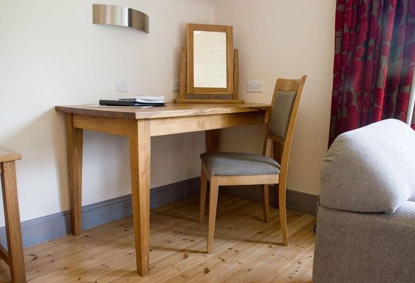 تختخواب و صبحانه Brathay Hall   Brathay Trust