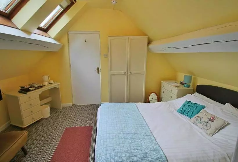 تختخواب و صبحانه Calcutts House