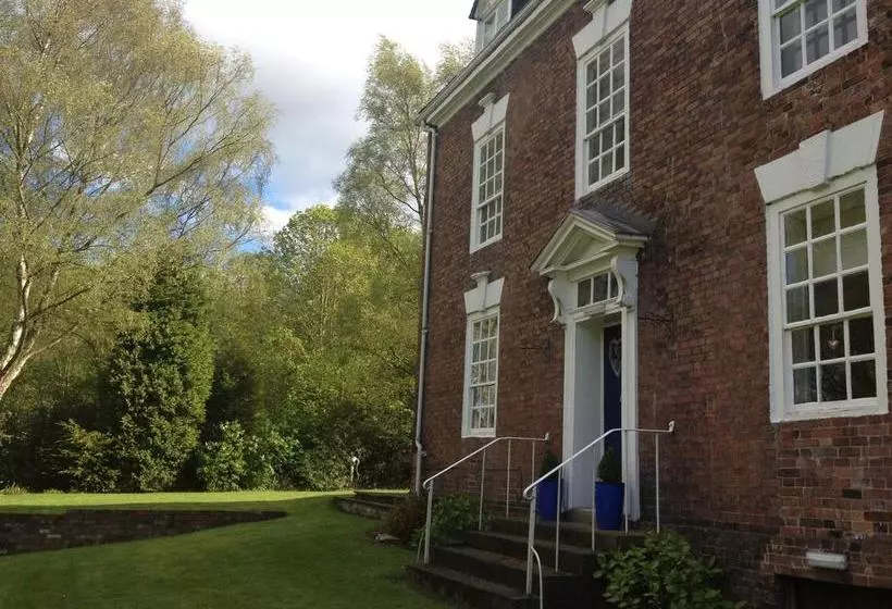 تختخواب و صبحانه Calcutts House