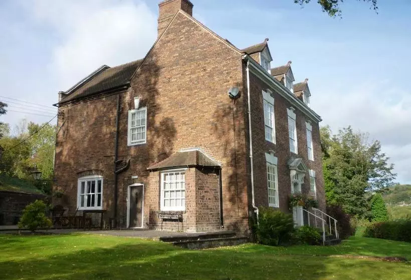 تختخواب و صبحانه Calcutts House