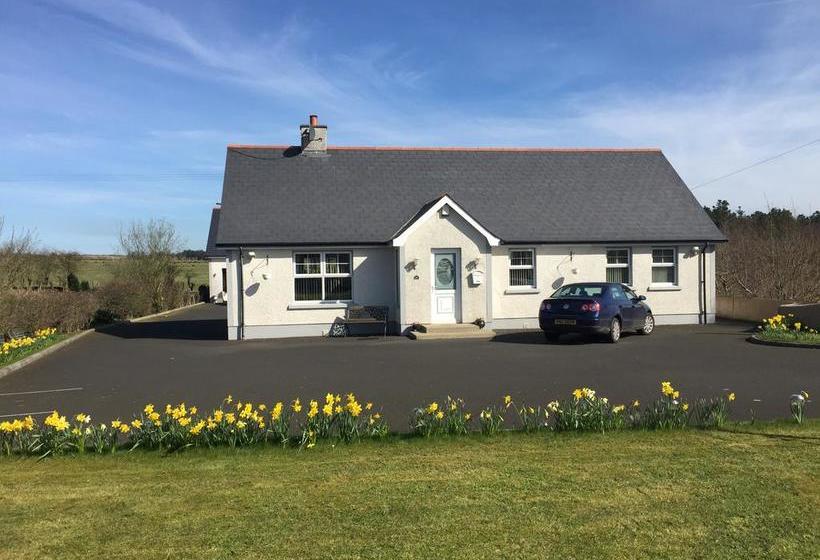 تختخواب و صبحانه Clare Forest Apartment