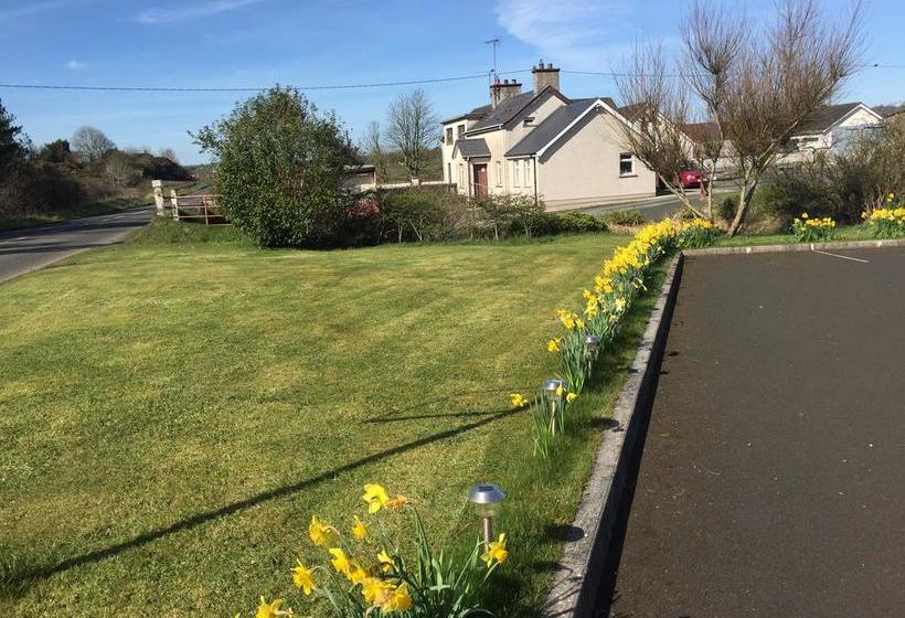 تختخواب و صبحانه Clare Forest Apartment