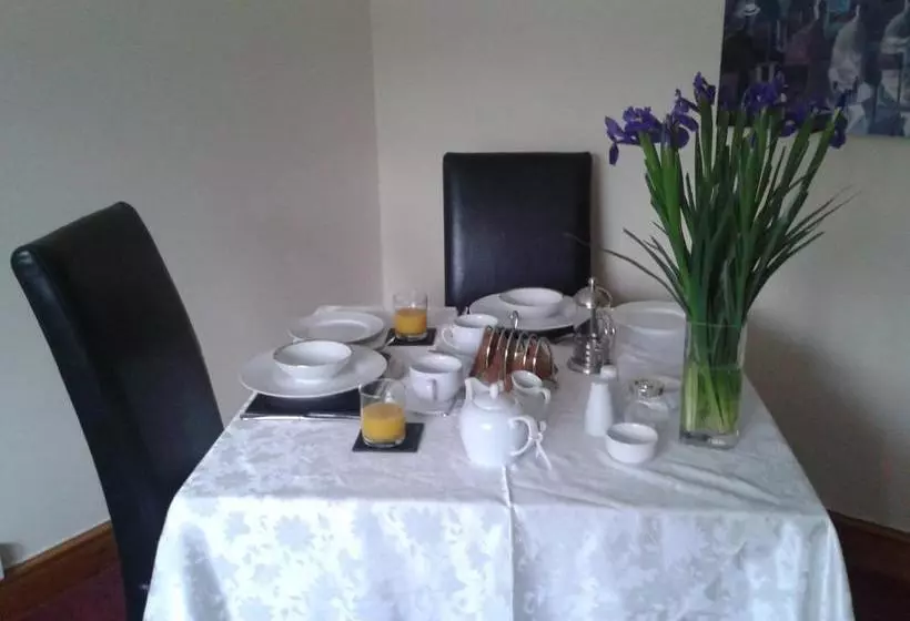 Aamiaismajoitus (B&B) Manor Garden Lodge