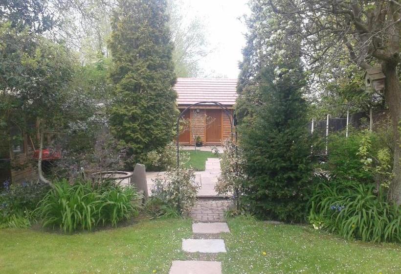 ベッドアンドブレックファースト Manor Garden Lodge