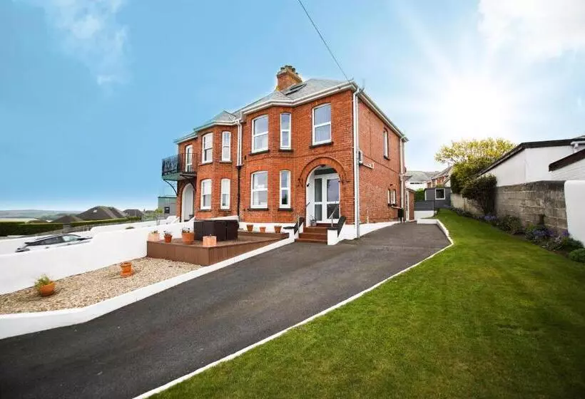 Aamiaismajoitus (B&B) No 10 Treverbyn Road