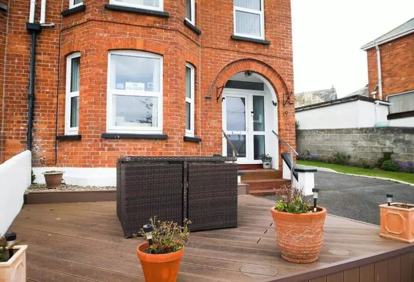 Aamiaismajoitus (B&B) No 10 Treverbyn Road