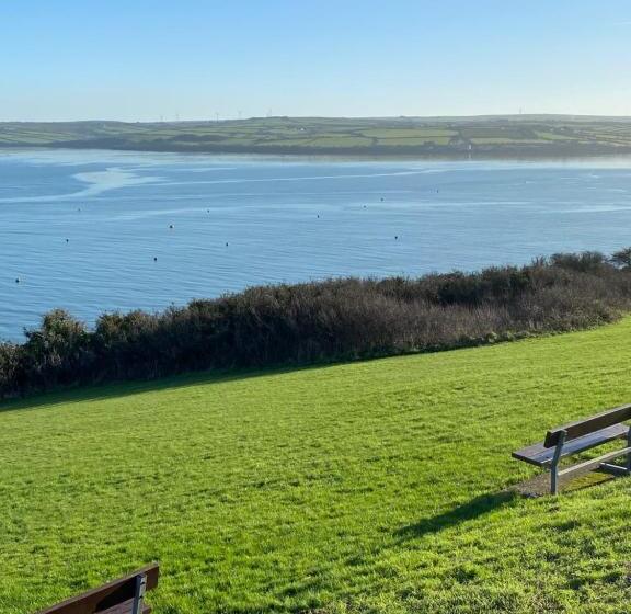 Bed and Breakfast No 10 Treverbyn Road