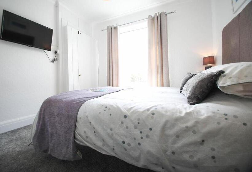 Bed and Breakfast No 10 Treverbyn Road