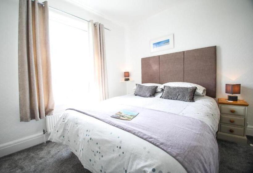 Bed and Breakfast No 10 Treverbyn Road