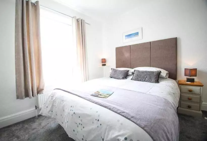 Aamiaismajoitus (B&B) No 10 Treverbyn Road