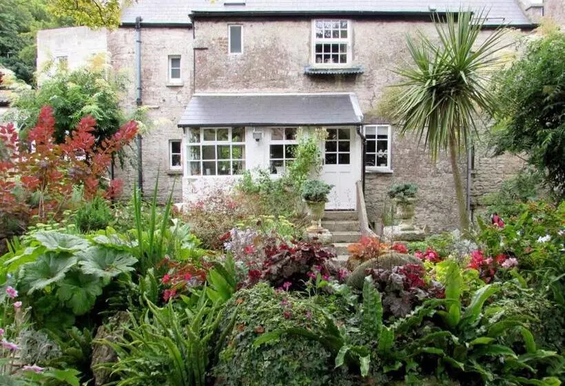 تختخواب و صبحانه Queen Anne House