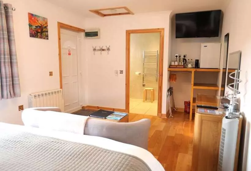 تختخواب و صبحانه The Willows   Room Only Accommodation