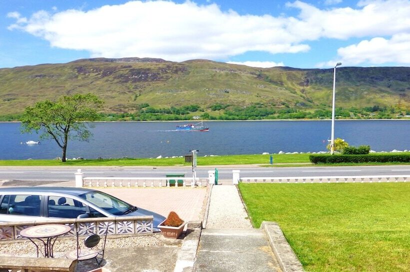 Bed and Breakfast The Willows   Room Only Accommodation