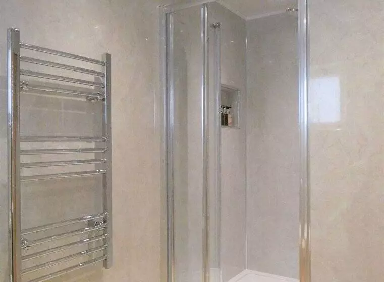 تختخواب و صبحانه The Willows   Room Only Accommodation