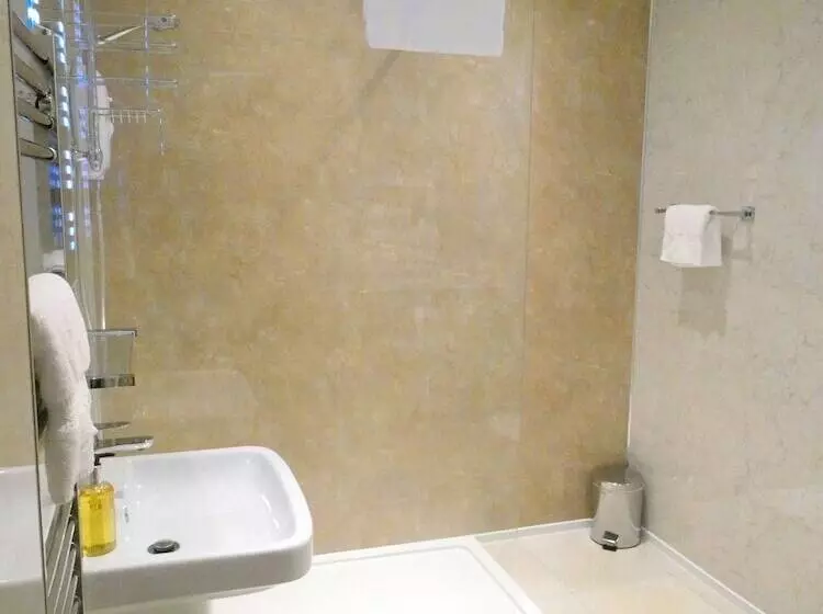 تختخواب و صبحانه The Willows   Room Only Accommodation