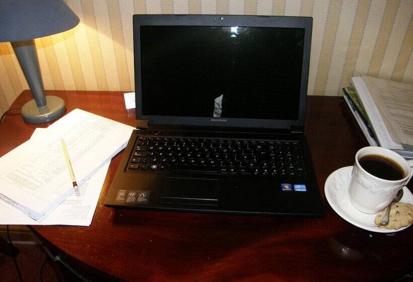 Bed and Breakfast Threeways House