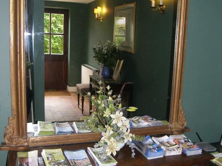 Bed and Breakfast Threeways House