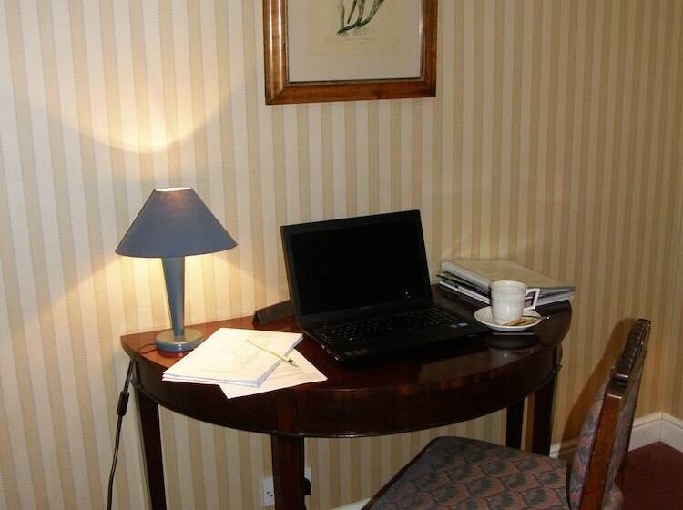 Bed and Breakfast Threeways House