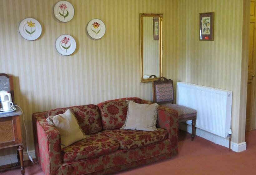 Bed and Breakfast Threeways House