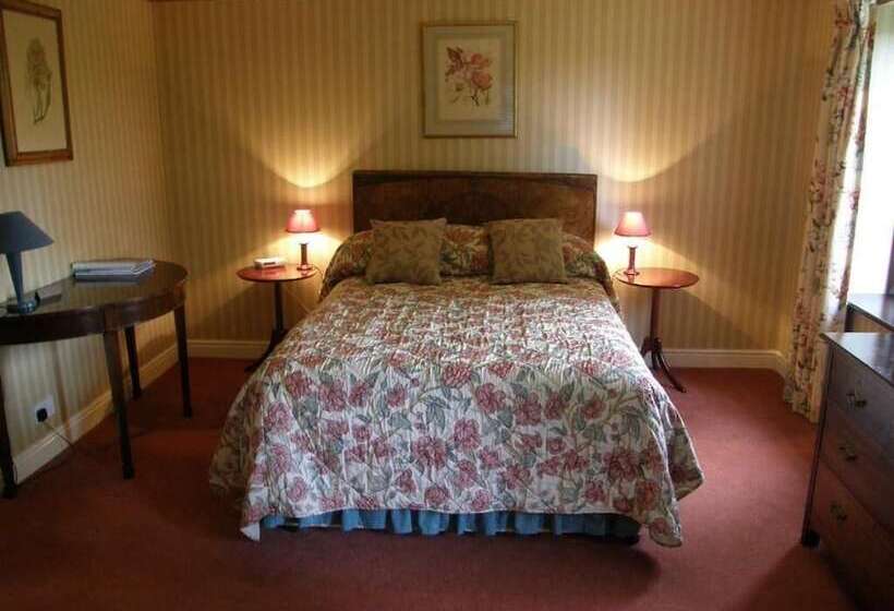 Bed and Breakfast Threeways House