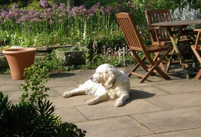 Bed and Breakfast Threeways House