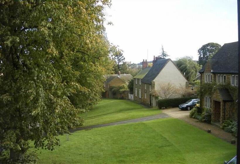 Bed and Breakfast Threeways House