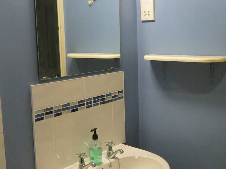 Bed and Breakfast Threeways House