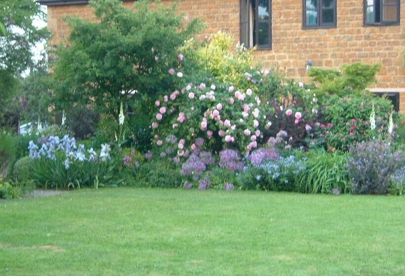 Bed and Breakfast Threeways House