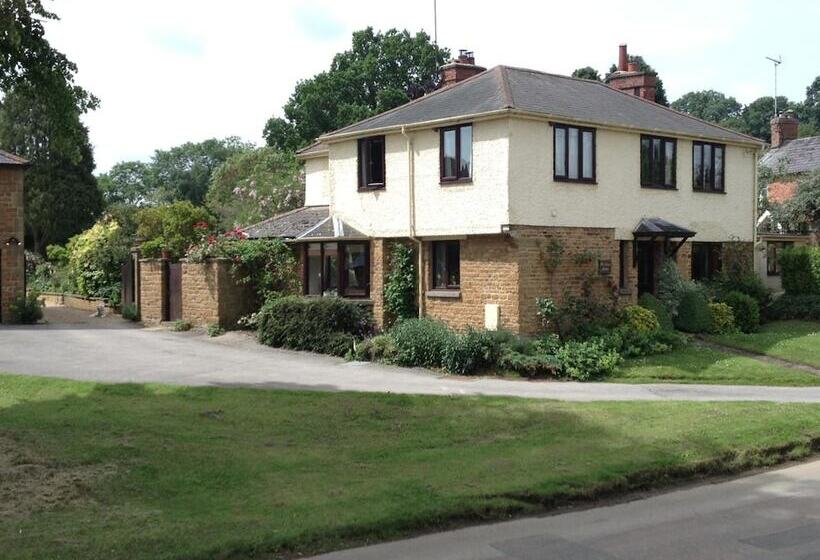 Bed and Breakfast Threeways House