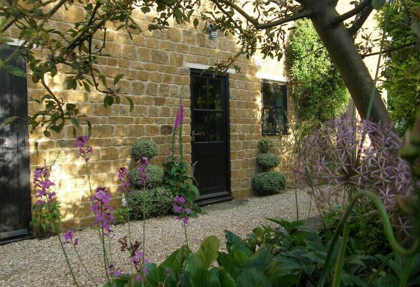 Bed and Breakfast Threeways House