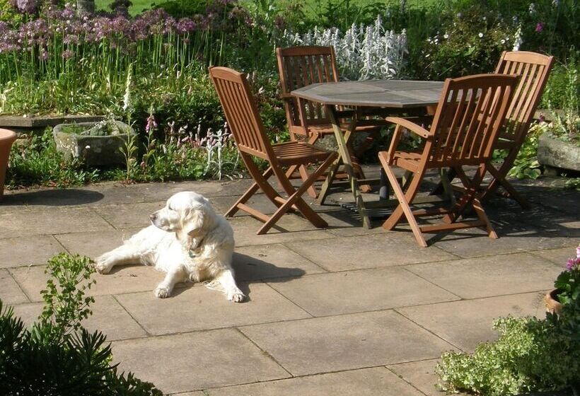 Bed and Breakfast Threeways House