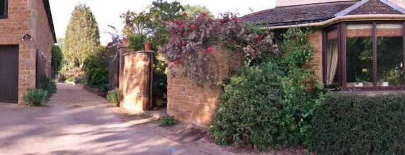 Bed and Breakfast Threeways House