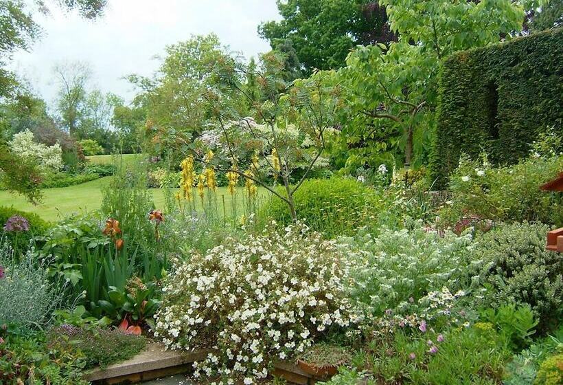 Bed and Breakfast Threeways House