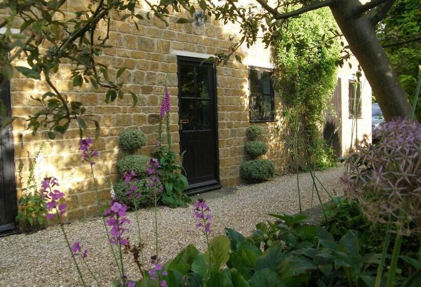 Bed and Breakfast Threeways House