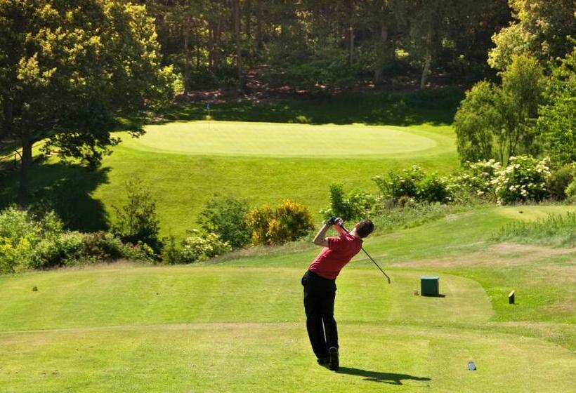 مبيت وإفطار Wharton Park Golf & Country Club