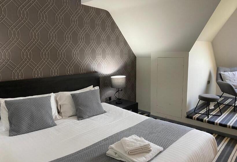 مبيت وإفطار Wharton Park Golf & Country Club