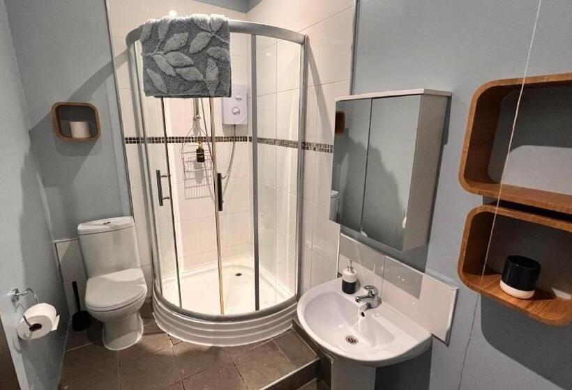 Отель The Old Bath Arms