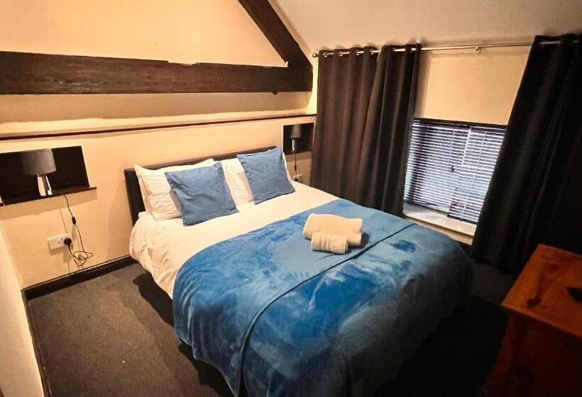 Отель The Old Bath Arms