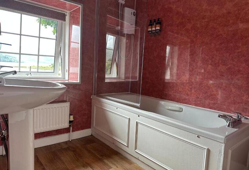 בית מלון כפרי The Strontian