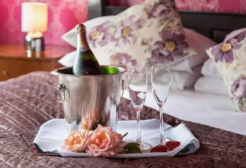 Kingswell Hotel & Restaurant   Boutique