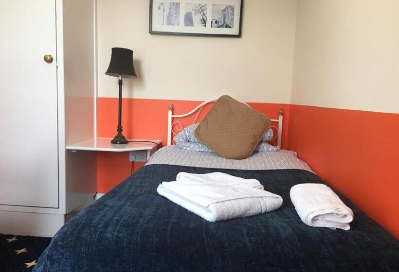 Welbeck Hotel Close To Beach, Train Station & Southend Airport