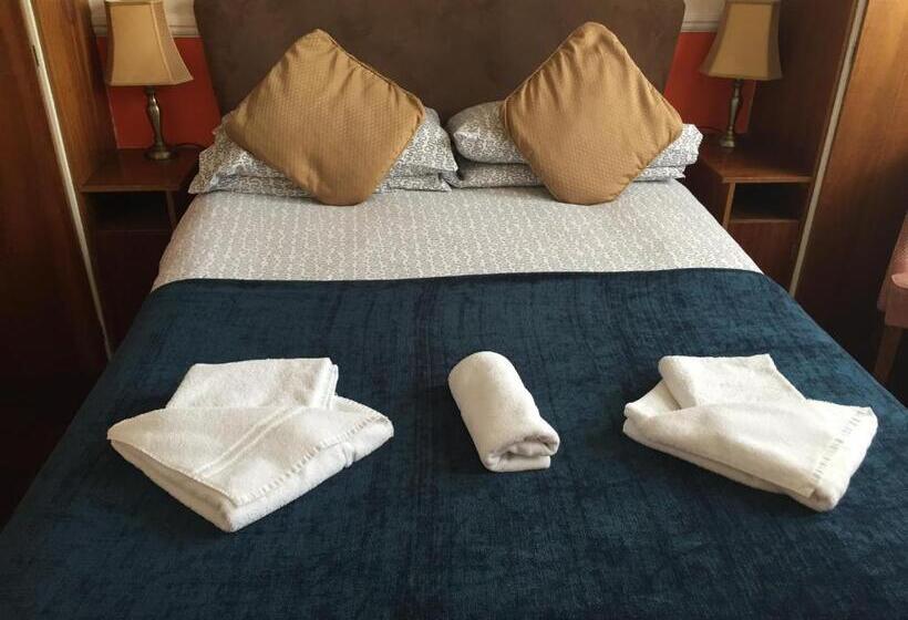 Welbeck Hotel Close To Beach, Train Station & Southend Airport