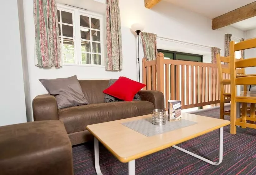 Yha Medway Hostel