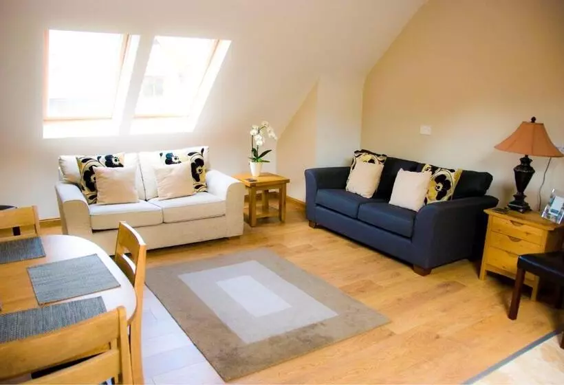 تختخواب و صبحانه Courtyard Mews Armagh City