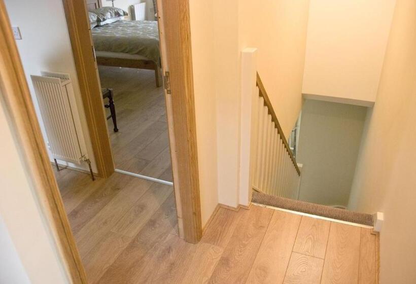 צימר Courtyard Mews Armagh City