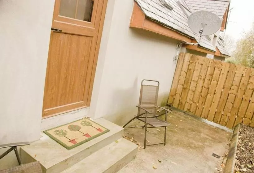 تختخواب و صبحانه Courtyard Mews Armagh City