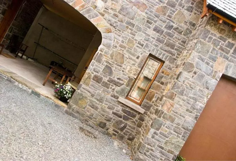 تختخواب و صبحانه Courtyard Mews Armagh City