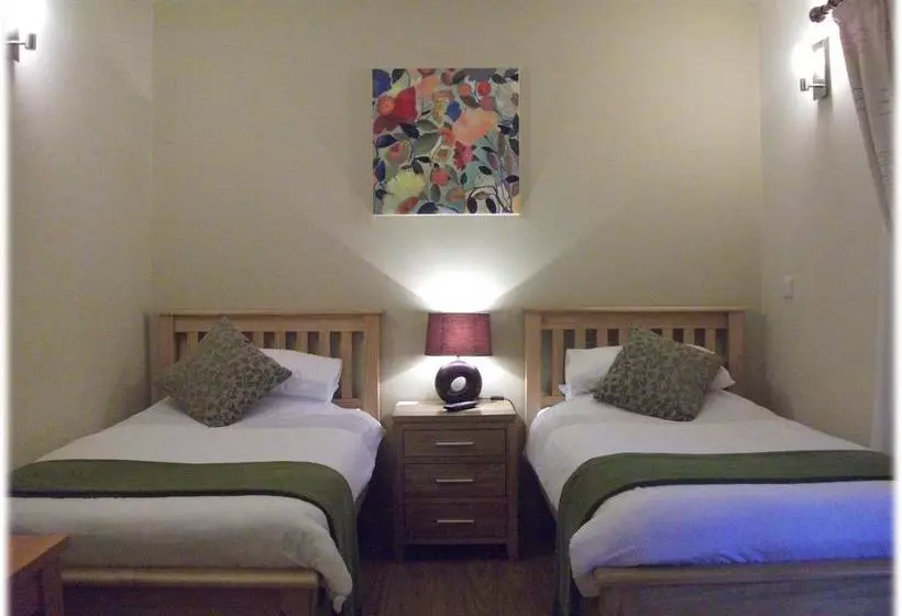 Aamiaismajoitus (B&B) Orchard Cottage