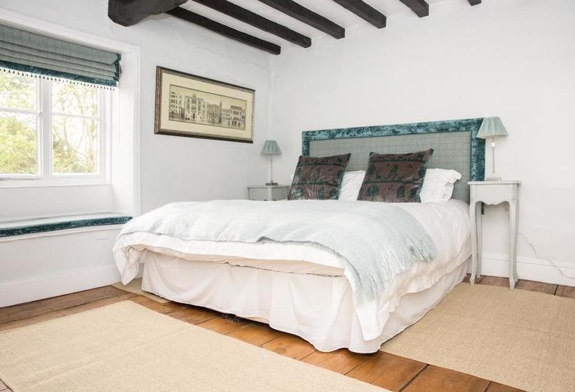 민박 The Churchill Arms