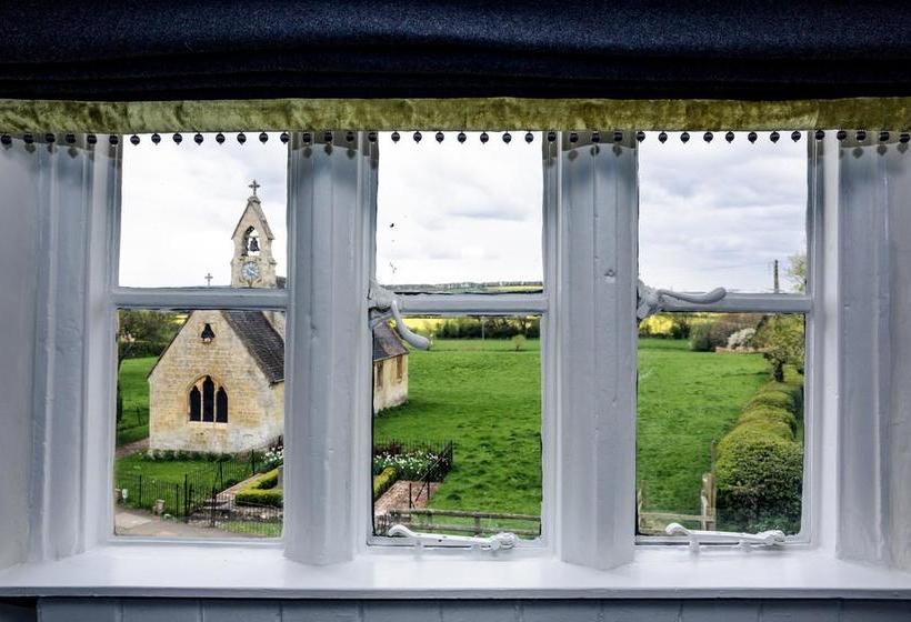 민박 The Churchill Arms